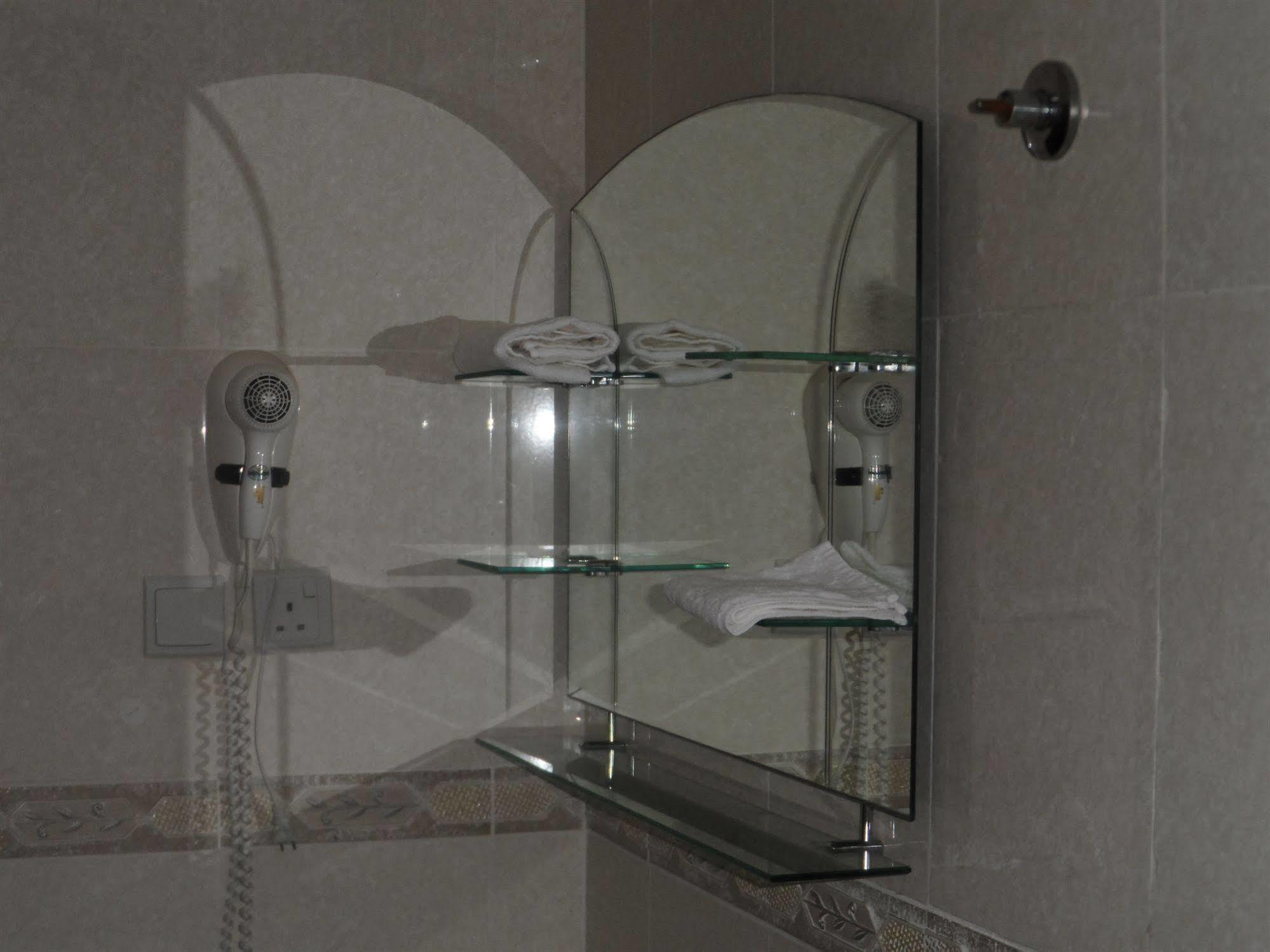 De Holiday Beach Hotel Kokrobite Zewnętrze zdjęcie