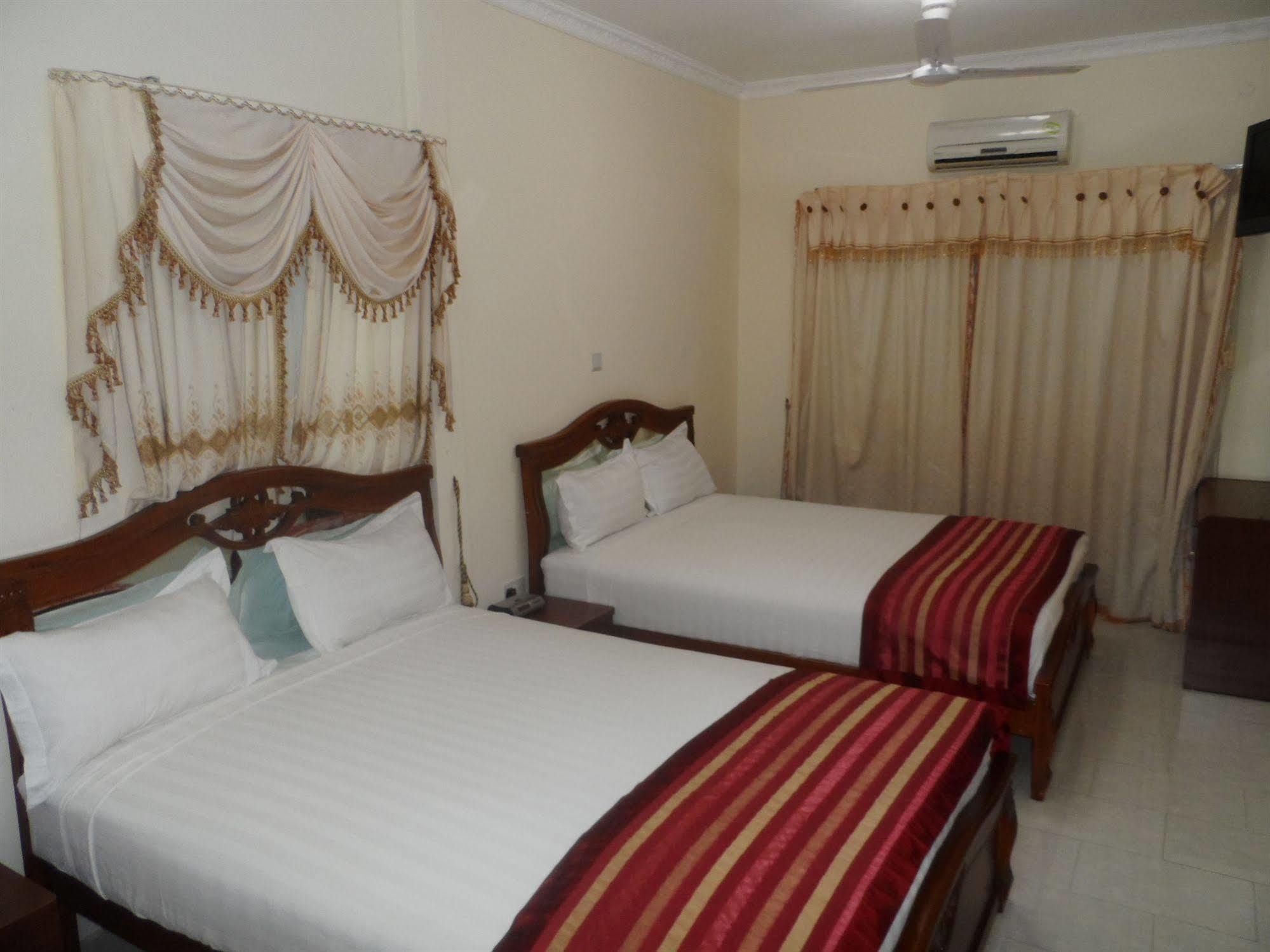 De Holiday Beach Hotel Kokrobite Zewnętrze zdjęcie